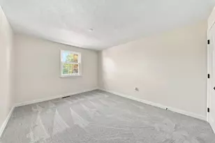 102 Elmwood Dr, Hudson, NH 03051 - Photo 22