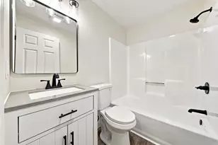 102 Elmwood Dr, Hudson, NH 03051 - Photo 24