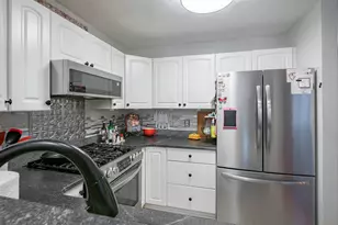 22 Suffolk Ct, Bedford, NH 03110 - Photo 4
