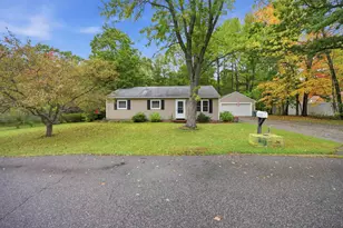 24 Corson St, Rochester, NH 03867 - Photo 2