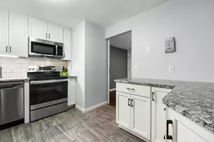 133 English Village Rd, Manchester, NH 03102 - Photo 8
