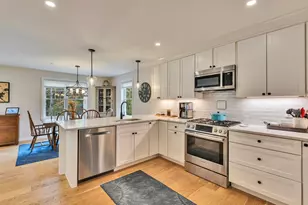203 Woodview Way, Manchester, NH 03102 - Photo 6