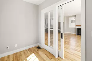 23 Eden Ln, Portsmouth, NH 03801 - Photo 8
