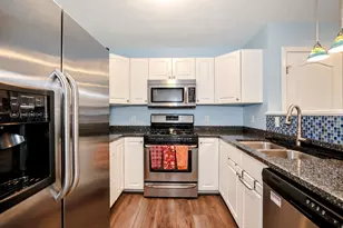 27 Suffolk Ct, Bedford, NH 03110 - Photo 8