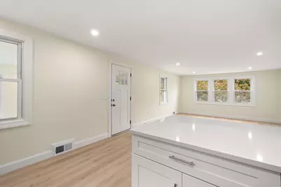 8 Blue Hill Avenue #Unit 2, Nashua, NH 03064 - Photo 8