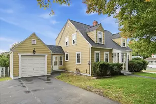 112 Mammoth Rd, Manchester, NH 03109 - Photo 2