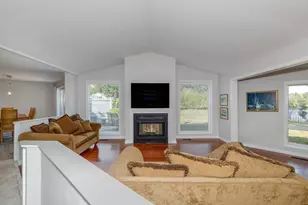 28 Walden Pond Dr, Nashua, NH 03064 - Photo 2