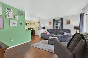 6 Clydesdale Ct, Goffstown, NH 03045 - Photo 4