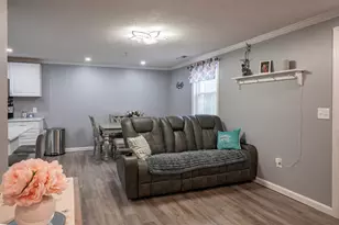 308 Elmwood Dr, Hudson, NH 03051 - Photo 16