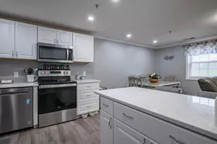 308 Elmwood Dr, Hudson, NH 03051 - Photo 8