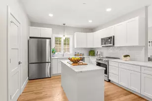 99 Driftwood Cir, Sandown, NH 03873 - Photo 4