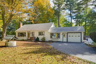 195 Rockingham Rd, Auburn, NH 03032 - Photo 2