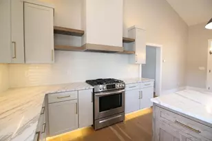431 Blane Cir, Pembroke, NH 03275 - Photo 4