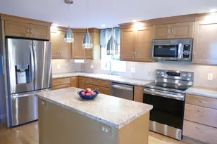 5 Meadow Ln, Goffstown, NH 03045 - Photo 4