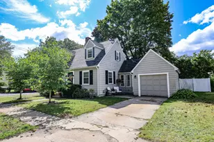 1138 Hall St, Manchester, NH 03104 - Photo 2