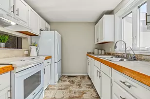 10 Surrey Run, Dover, NH 03820 - Photo 4
