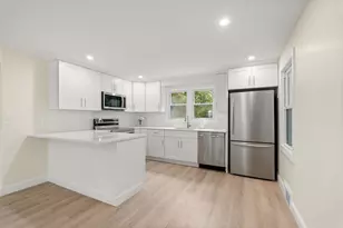 8 Blue Hill Ave, Nashua, NH 03064 - Photo 2