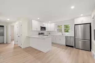 8 Blue Hill Ave, Nashua, NH 03064 - Photo 12