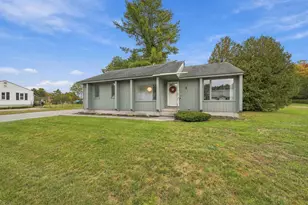 13 Carr St, Franklin, NH 03235 - Photo 8