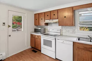 13 Devco Dr, Manchester, NH 03103 - Photo 8