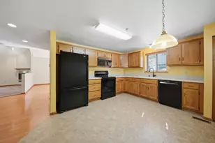 10 Ironwood Ln, Atkinson, NH 03811 - Photo 4