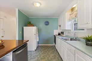 8A Wentworth St, Exeter, NH 03833 - Photo 12