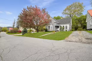 33 Maple St, Whitefield, NH 03598 - Photo 2