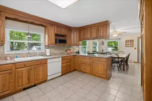 896 Bodwell Rd, Manchester, NH 03109 - Photo 6