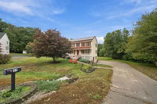 17 Willow St, Derry, NH 03038 - Photo 4