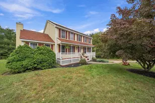 17 Willow St, Derry, NH 03038 - Photo 2