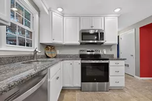11 Chestnut Hill Rd, Londonderry, NH 03053 - Photo 6