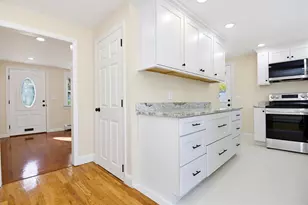 16 Taylor St, Salem, NH 03079 - Photo 8