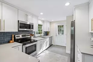 2 Carroll Cir, Derry, NH 03038 - Photo 10