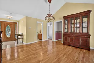 8 Glasgow Cir, Hudson, NH 03051 - Photo 6