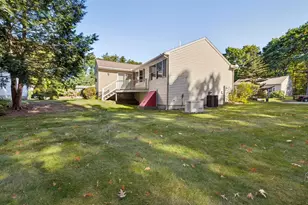 8 Glasgow Cir, Hudson, NH 03051 - Photo 2