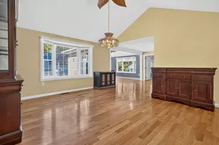 8 Glasgow Cir, Hudson, NH 03051 - Photo 8