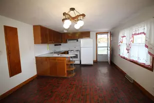 4 Travers St, Hudson, NH 03051 - Photo 2