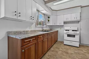 663 Amory St, Manchester, NH 03102 - Photo 16