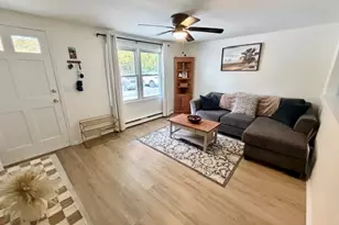 108 Oak St, Rollinsford, NH 03869 - Photo 2