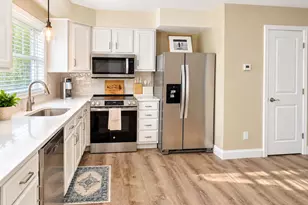 1029 S Mammoth Rd, Manchester, NH 03109 - Photo 2
