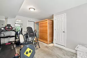 1029 S Mammoth Rd, Manchester, NH 03109 - Photo 12