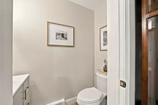 1029 S Mammoth Rd, Manchester, NH 03109 - Photo 20