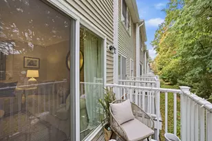 1029 S Mammoth Rd, Manchester, NH 03109 - Photo 28