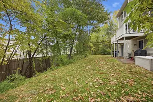 1029 S Mammoth Rd, Manchester, NH 03109 - Photo 8