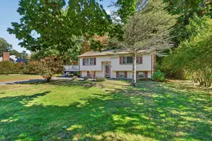 15 Masquah Dr, Litchfield, NH 03052 - Photo 2