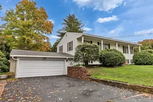 18 Hinsdale Ave, Nashua, NH 03063 - Photo 1
