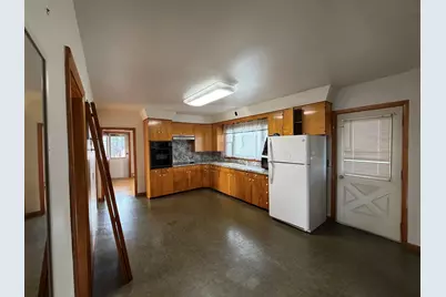 668 Hampshire Street, Berlin, NH 03570 - Photo 16