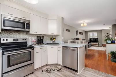 426 Fox Hollow Way, Manchester, NH 03104 - Photo 2