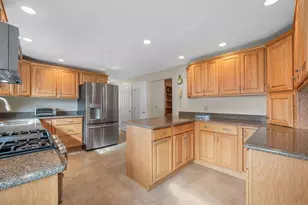 8 Aztec Rd, Nashua, NH 03063 - Photo 14