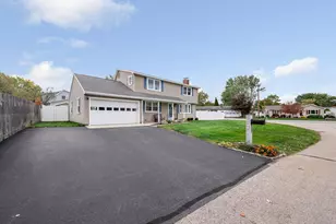 8 Aztec Rd, Nashua, NH 03063 - Photo 2